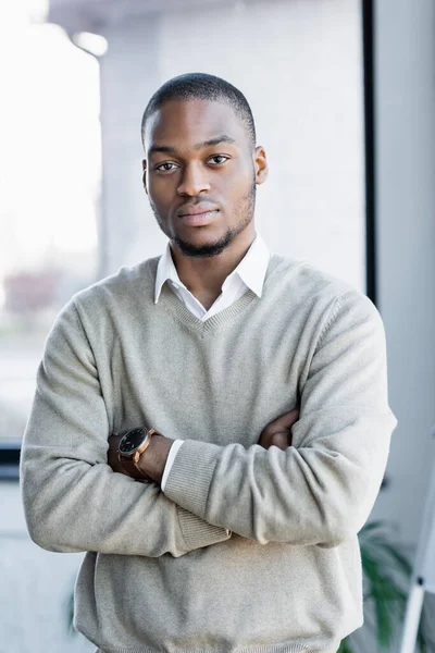 African american man standing with crossed arms — Stock Photo