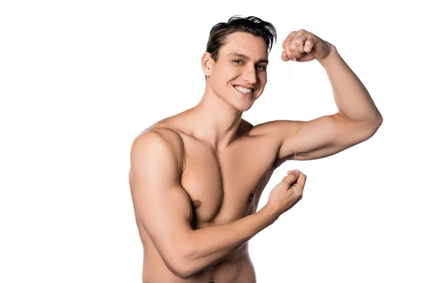 Fröhlicher Mann ohne Hemd posiert mit Zahnseide isoliert auf Weiß — Stockfoto