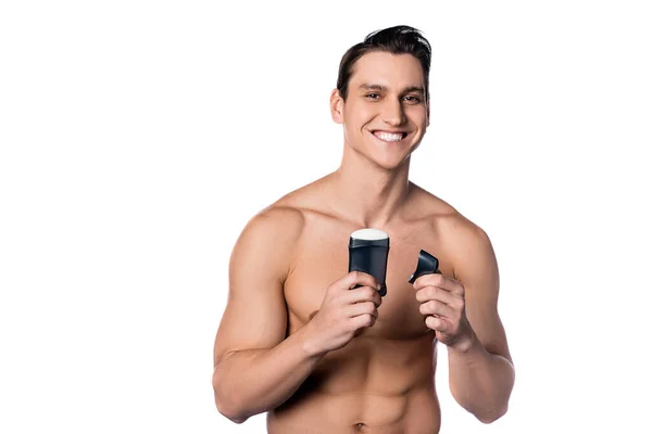 Homem sorridente com tronco muscular segurando desodorizante seco isolado em branco — Fotografia de Stock