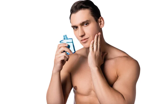 Homme avec poitrine nue appliquer après rasage lotion isolée sur blanc — Photo de stock