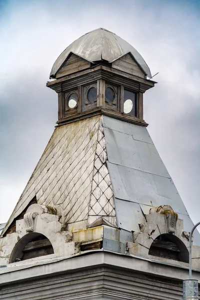 Egy Saroktorony Egy Régi Kastély Tetején Építészeti Részletek Kép Oroszországban — Stock Fotó