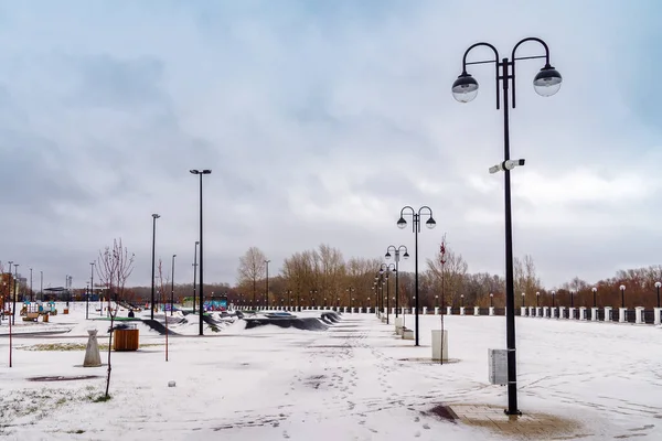 Utcai Lámpák Téli Töltésen Kép Oroszországban Készült Orenburgban — Stock Fotó