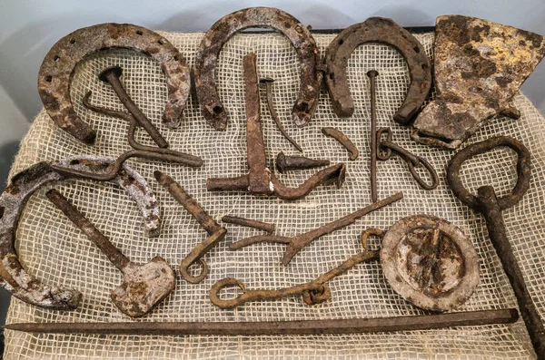 Παλιά Σκουριασμένα Σιδερένια Αντικείμενα Που Βρέθηκαν Στο Έδαφος Ρωσία Φωτογραφία Αρχείου