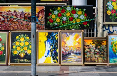 Braga Caddesi Bandung, Endonezya 'nın kaldırımındaki yerel boya ve sanat atölyesi