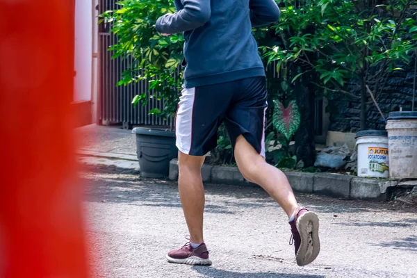 Hombre Atlético Corriendo Ejercicio Calle Para Aptitud Ajuste Chico Deporte — Foto de Stock