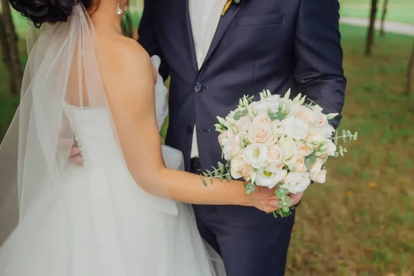 Bruiloft Boeket Met Roze Rozen Voor Bruid Bruidegom Een Evenement — Stockfoto