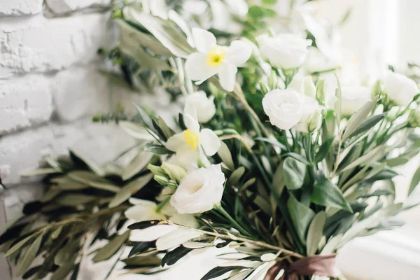 Bouquet Festivo Una Donna — Foto Stock