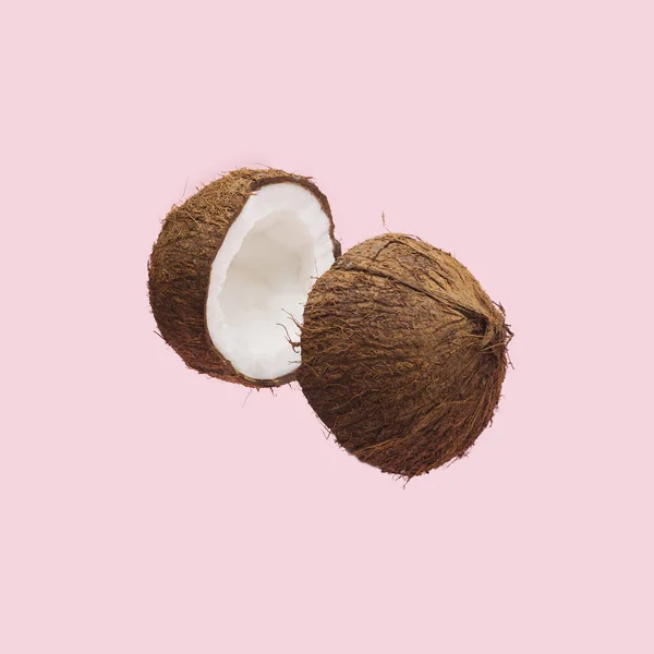 新鲜水果 坚果和种子概念 在粉红的背景下 有机藤蔓开了椰子头 — 图库照片