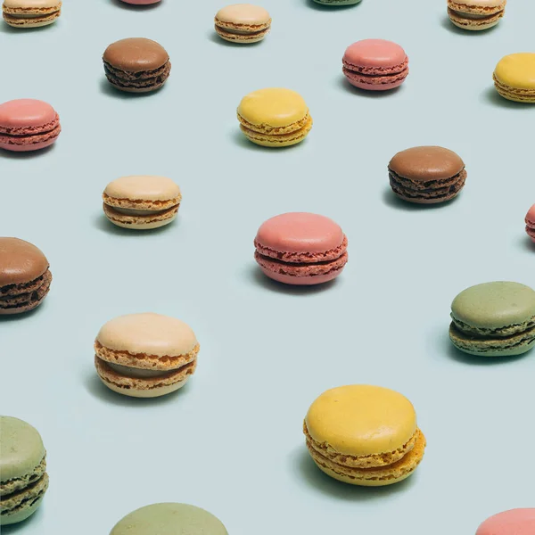 Muchos Macarons Con Diferentes Colores Gustos Dispuestos Una Perspectiva Patrón — Foto de Stock