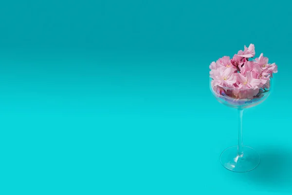 Spring Japanese Minimal Concept Unique Coupe Glass Cherry Flowers Blue Imágenes De Stock Sin Royalties Gratis