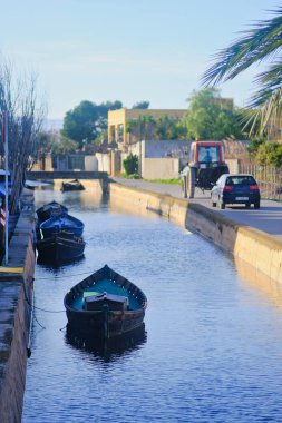 El Palmar, Valencia yakınlarında bir tarım ve balıkçılık köyü..