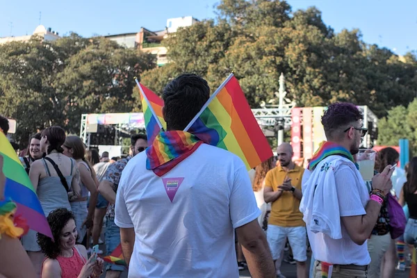 Valencia, Espana. 25 Haziran 2022: Gay ve Lezbiyen Onur Festivali sırasındaki LGBT cemaati üyeleri ve katılımcıları