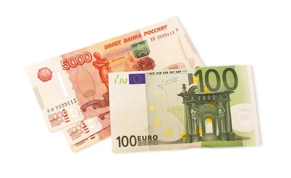 Вид на багатонаціональну валюту. Euro, долар, рубльові банкноти ізольовані на білому фоні. Концепція фінансової грамотності та ощадливості. Скарб долара, євро і рубля.. — стокове фото