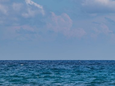 Su yüzeyi dokusu. Derin deniz dalgaları