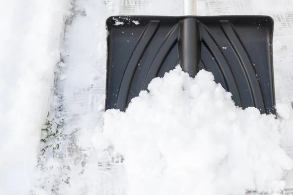 Schneeräumung Winter Mit Einer Großen Schaufel — Stockfoto