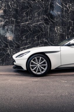 İngiliz süper arabası Aston Martin DB11 beyaz renkli. Kyiv, Ukrayna - Haziran 2021.