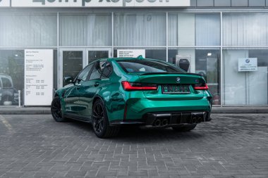 Yepyeni bir BMW M3 G80 yarışması. Kherson, Ukrayna - Mayıs 2021.