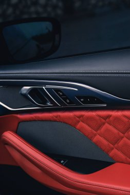 Yepyeni BMW M8 yarışma kapı kolu. Nikolaev, Ukrayna - Ağustos 2021.