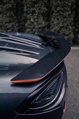 İngiliz süper arabası McLaren 570 S karbon kanadı. Kyiv, Ukrayna - Eylül 2021. 