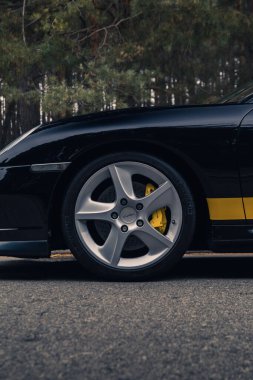 Klasik Porsche 911 996 Turbo Cabrio jantları. Kyiv, Ukrayna - Kasım 2021.