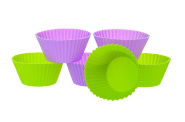 Beyaz yalıtılmış arka planda kapkek yapmak için silikon kalıplar.