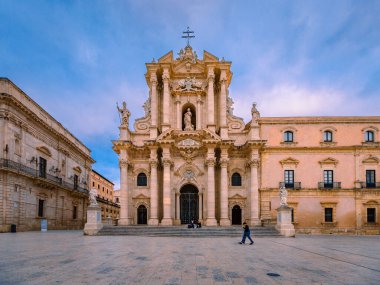 Siracusa, İtalya - Mart 2022: Syracuse Katedrali Cephesi, Kutsal Meryem 'in Doğuşu Katedrali