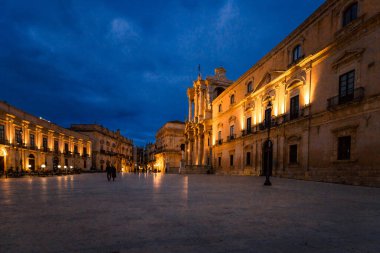 Siracusa, İtalya - Mart 2022: Syracuse, Ortigia Piazza del Duomo
