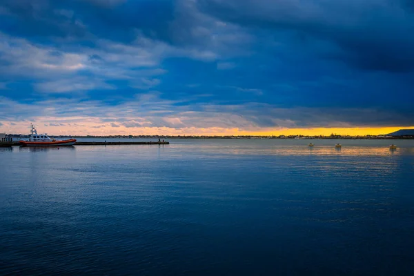 Siracusa Itália Março 2022 Pôr Sol Mar Com Céu Nublado — Fotografia de Stock