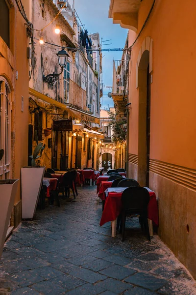 Siracusa Italy March 2022 Illuminated Alley Ortigia Restaurant Tables Set — стоковое фото
