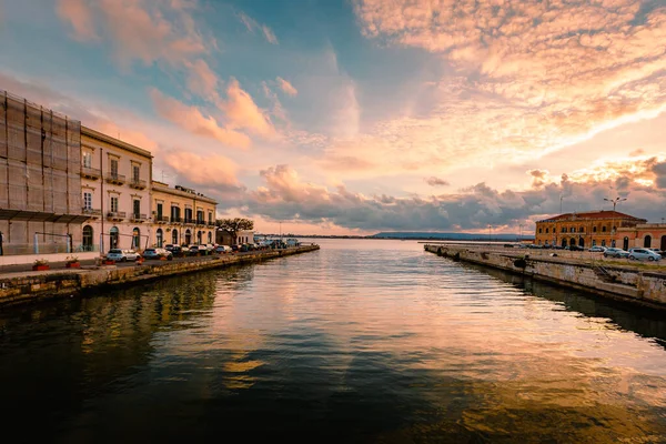 Siracusa Italia Marzo 2022 Puerto Ortigia Con Espectacular Puesta Sol — Foto de Stock