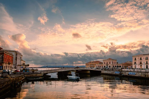 Siracusa Italia Marzo 2022 Puerto Ortigia Con Barcos Amarrados Durante — Foto de Stock