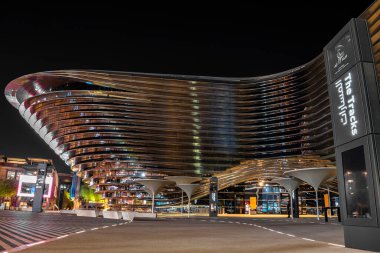 Dubai, BAE - 17 Ekim 2021: Alif - Mobilite Pavyonu, Dünya Fuarı 2020. Mobilite Bölgesi 'nde. Fiziksel ve dijital dünyalar arasındaki farkı ayır. Hayatları daha iyi yapmak için sıçrayış.