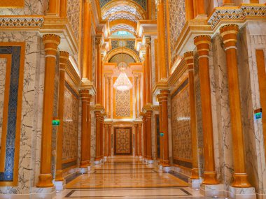 Abu Dabi, Birleşik Arap Emirlikleri, Aralık 03, 2019. Başkanlık Sarayı, Qasr Al Watan Sarayı. Etkileşimli bir yolculuk. Çağdaş ortam. Yönetim ve bilgiyi ortaya çıkarır ve yansıtır..