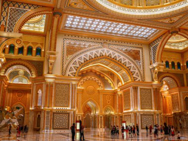 Abu Dabi, Birleşik Arap Emirlikleri, Aralık 03, 2019. Başkanlık Sarayı, Qasr Al Watan Sarayı. Etkileşimli bir yolculuk. Çağdaş ortam. Yönetim ve bilgiyi ortaya çıkarır ve yansıtır..