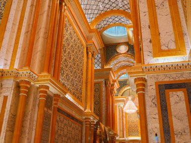 Abu Dabi, Birleşik Arap Emirlikleri, Aralık 03, 2019. Başkanlık Sarayı, Qasr Al Watan Sarayı. Etkileşimli bir yolculuk. Çağdaş ortam. Yönetim ve bilgiyi ortaya çıkarır ve yansıtır..