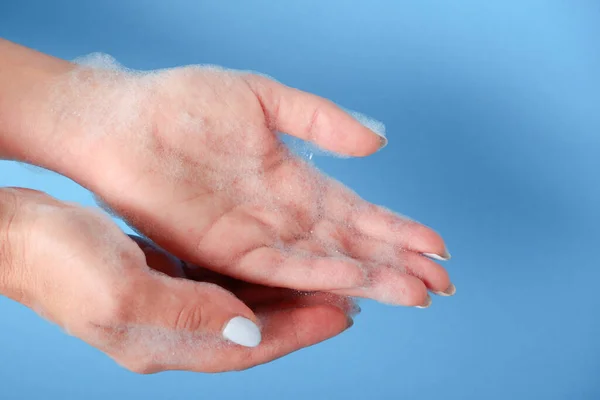 Bubbelbadschuim Vrouwenhanden Hand Van Close Vrouw Wassen Met Zeep Een — Stockfoto