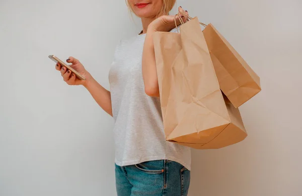 Ökologisches Shopping Stilkonzept Eine Frau Jeans Und Hellem Baumwoll Shirt — Stockfoto