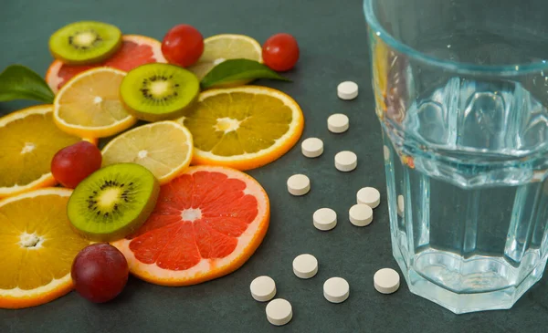 Supplements Healthy Natural Food Scattered Pills Vitamins Sliced Citrus Fruits — Stock Photo, Image