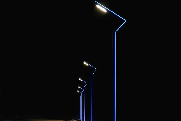 Candeeiro Moderno Com Iluminação Azul Moderno Poste Lâmpada Rua — Fotografia de Stock