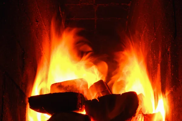 Płonące Drewno Opałowe Węgiel Kamiennym Piecu Piec Cegły Drewnie Długie — Zdjęcie stockowe