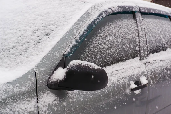 Автомобіль Снігу Після Нічних Снігопадів Навесні Зміна Клімату Теплий Сніг — стокове фото