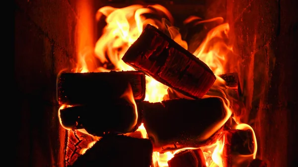 Pożar Zdjęcie Płomieni Pożerających Drewno Kamiennym Kominku Tekstura Pożaru Kominku — Zdjęcie stockowe
