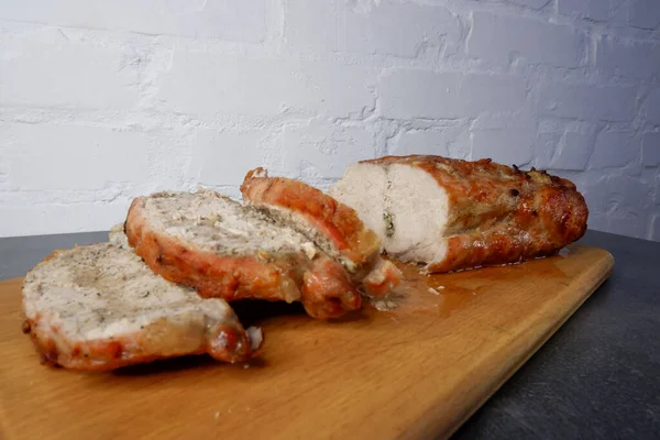 Large Fried Piece Meat Cutting Wooden Board Fried Pork Steak — Foto de Stock