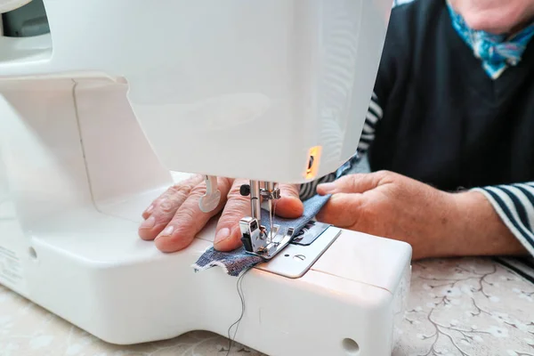 View Sewing Machine Hand Old Male Tailor Sews Electric Sewing — Stock Photo, Image