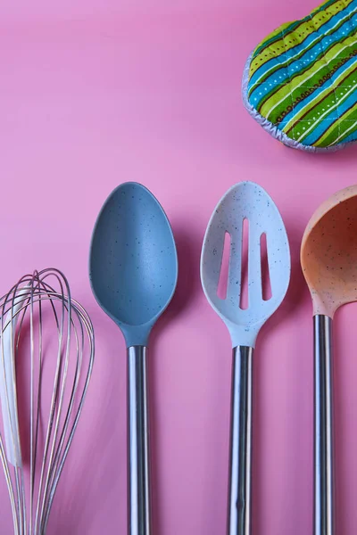 Kitchen Utensils Pink Background Top View — Stock fotografie