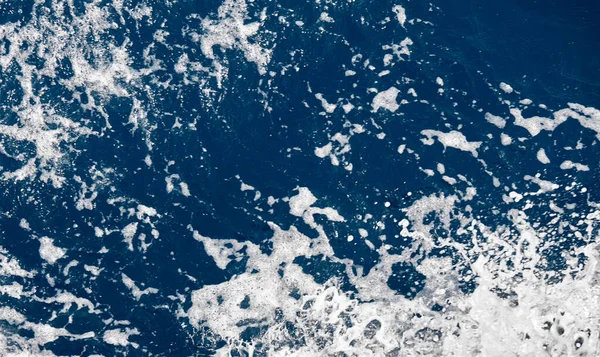 Mořská Pěna Červená Moře Šplouchá Odstíny Modrých Barev Moře — Stock fotografie