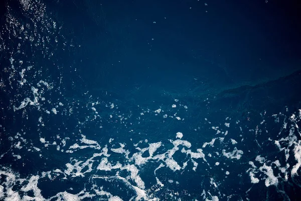 Espuma Mar Rojo Salpicaduras Mar Tonos Colores Azules Del Mar —  Fotos de Stock