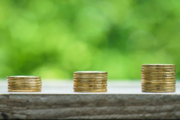 Placing coins in a row from low to high is comparable to saving money to grow more. The concept of growing savings and saving by investing in a stock.