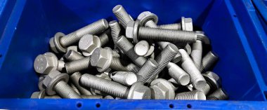 Mavi kutuda bir sürü cıvata var..