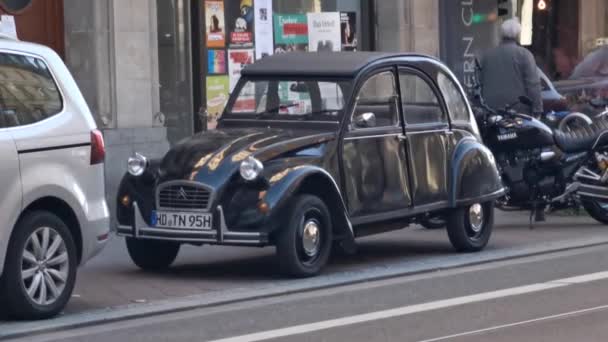 Heidelberg Germany Europe April 2022 Vintage Black Citroen Припаркований Дорозі — стокове відео